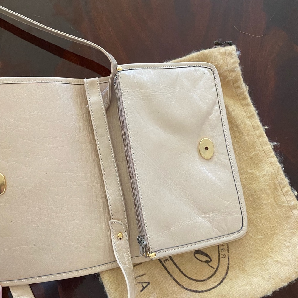 caggiano beige purse